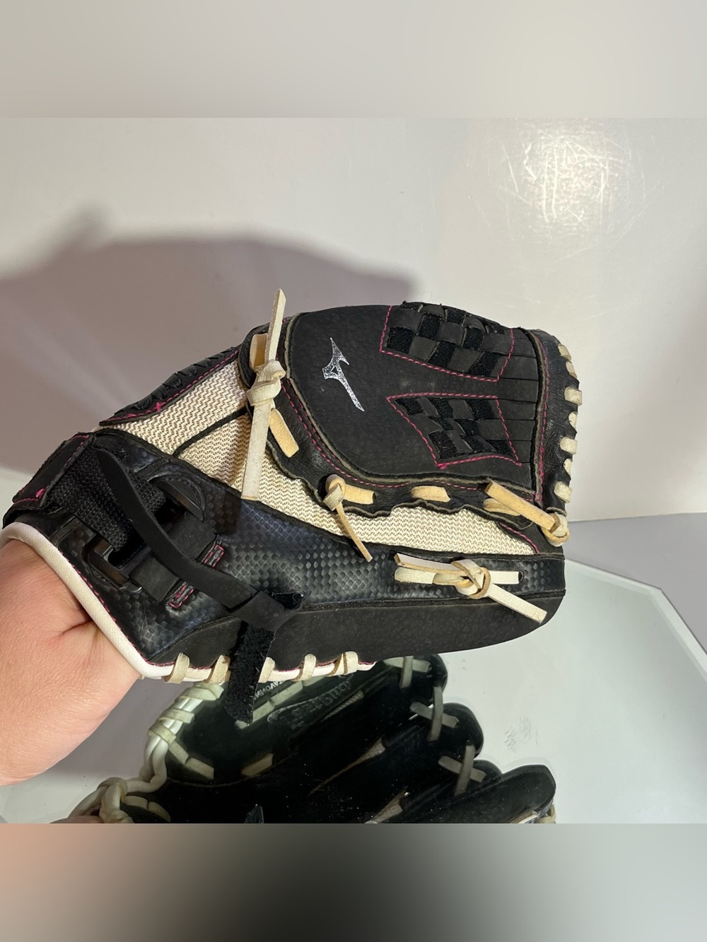 Mizuno Finch Fastpitch Softball Glove, 11” RHT Black, GPP1105F3
